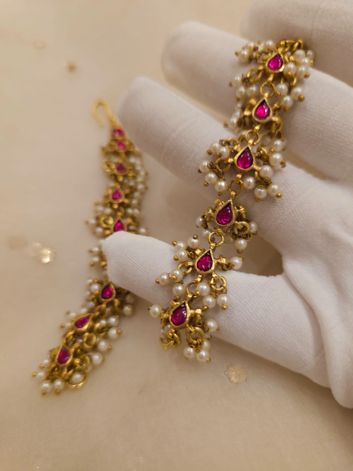 Manik-maya ear chain