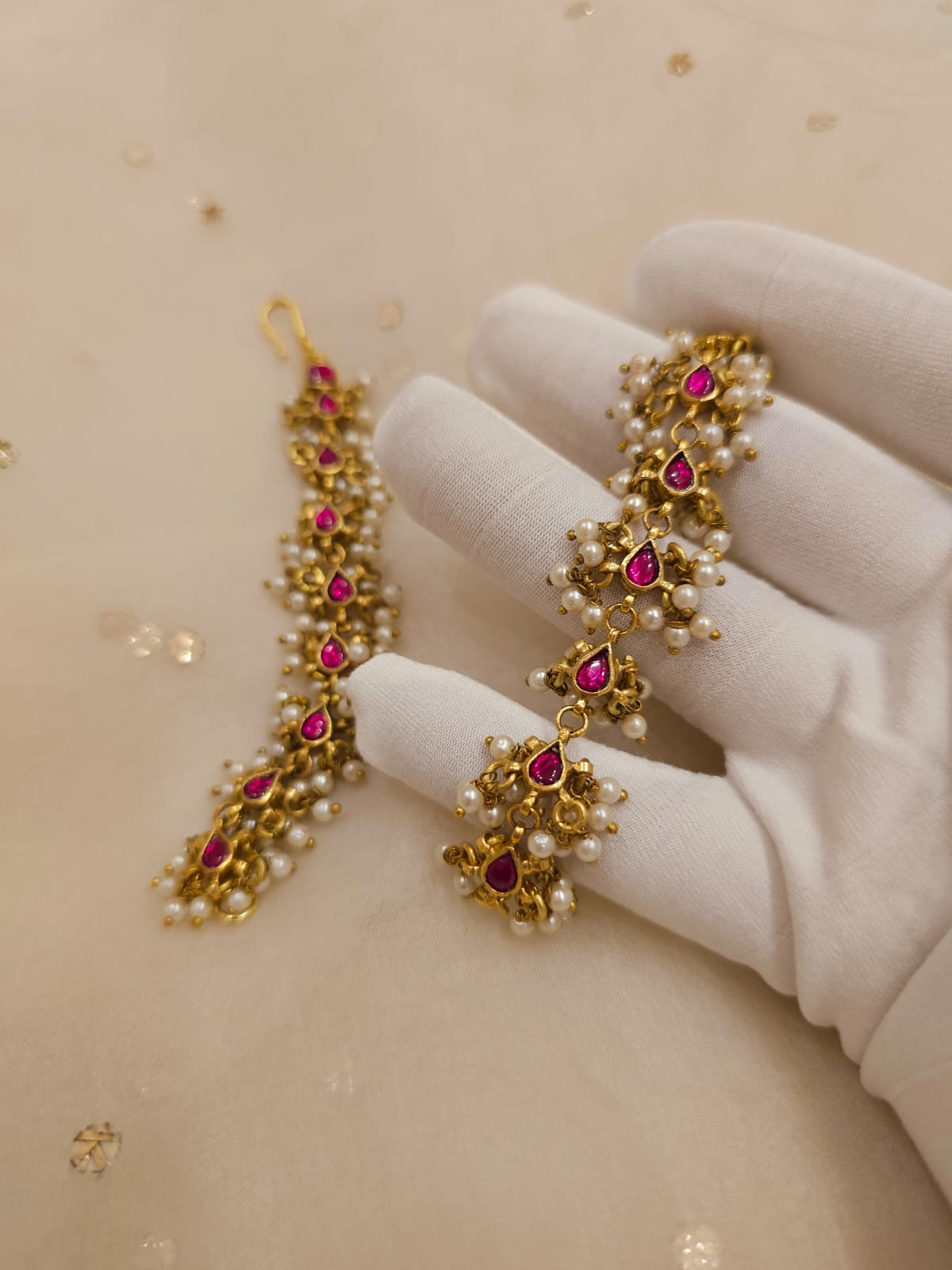 Manik-maya ear chain