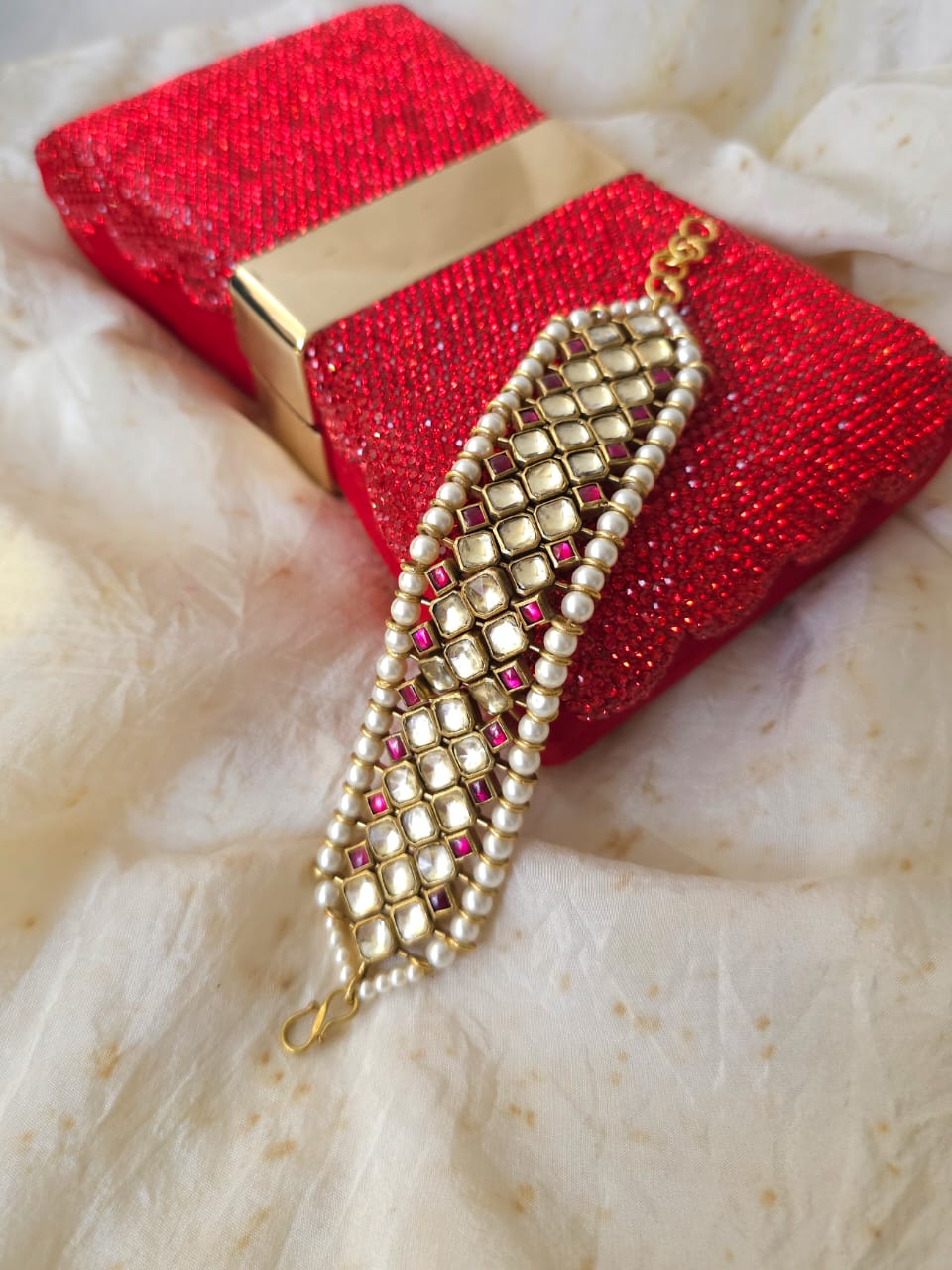 Scarlet affair bracelet