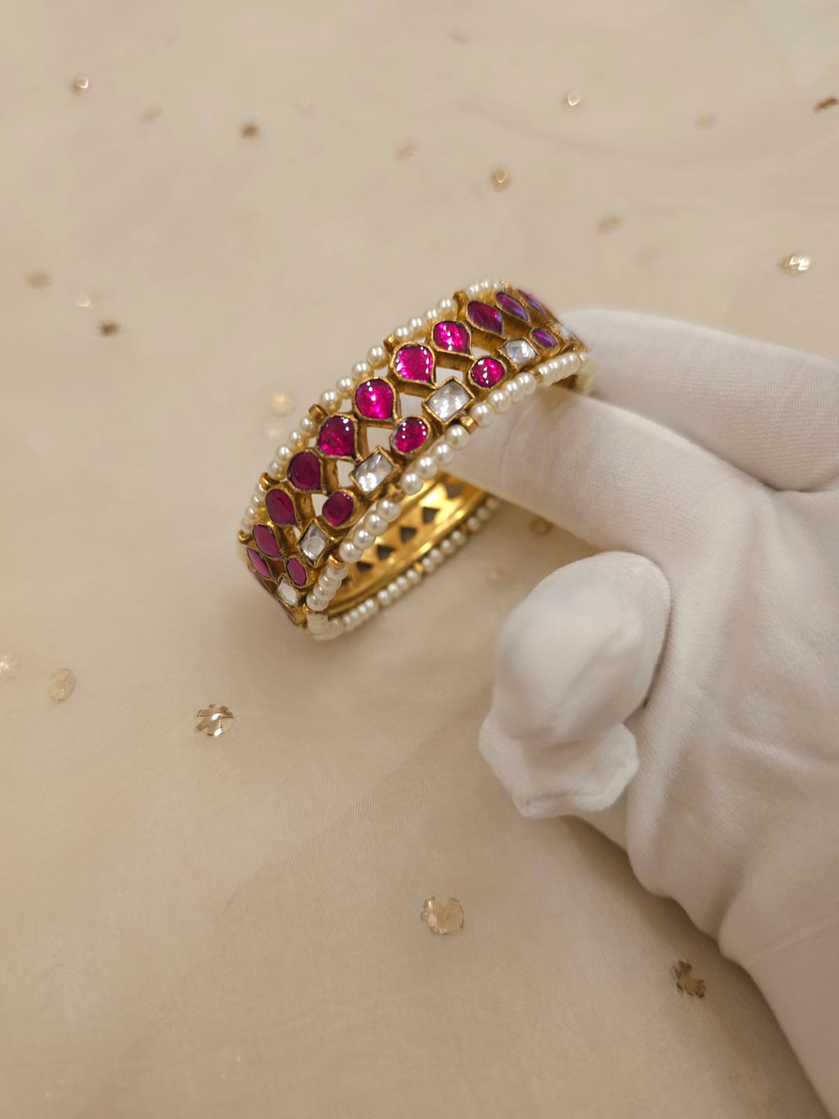 Manik-maya bangle