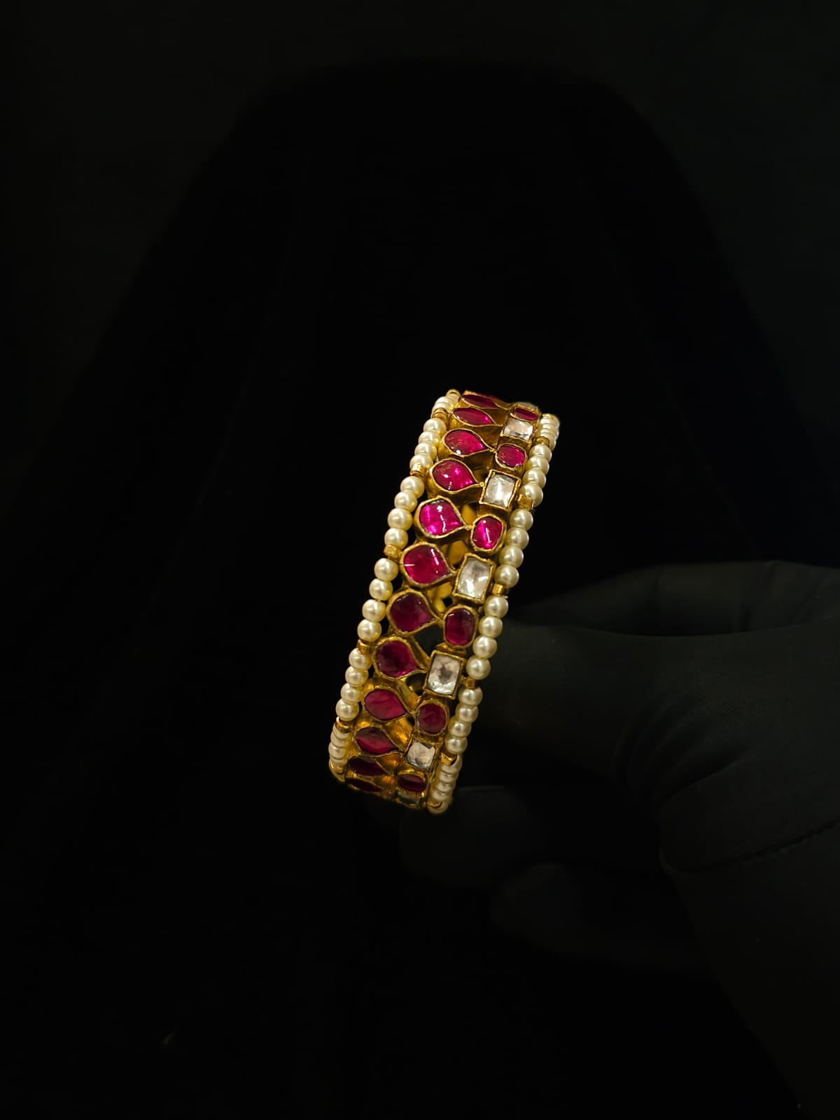 Manik-maya bangle