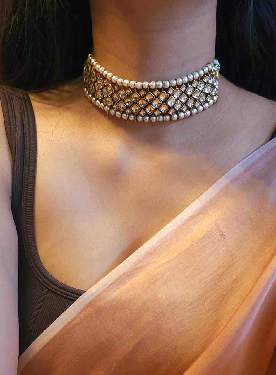 The galta gate sleek choker