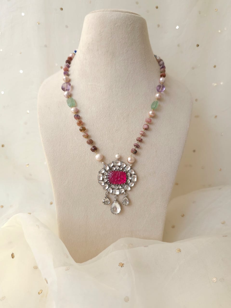 Jarul rococo necklace