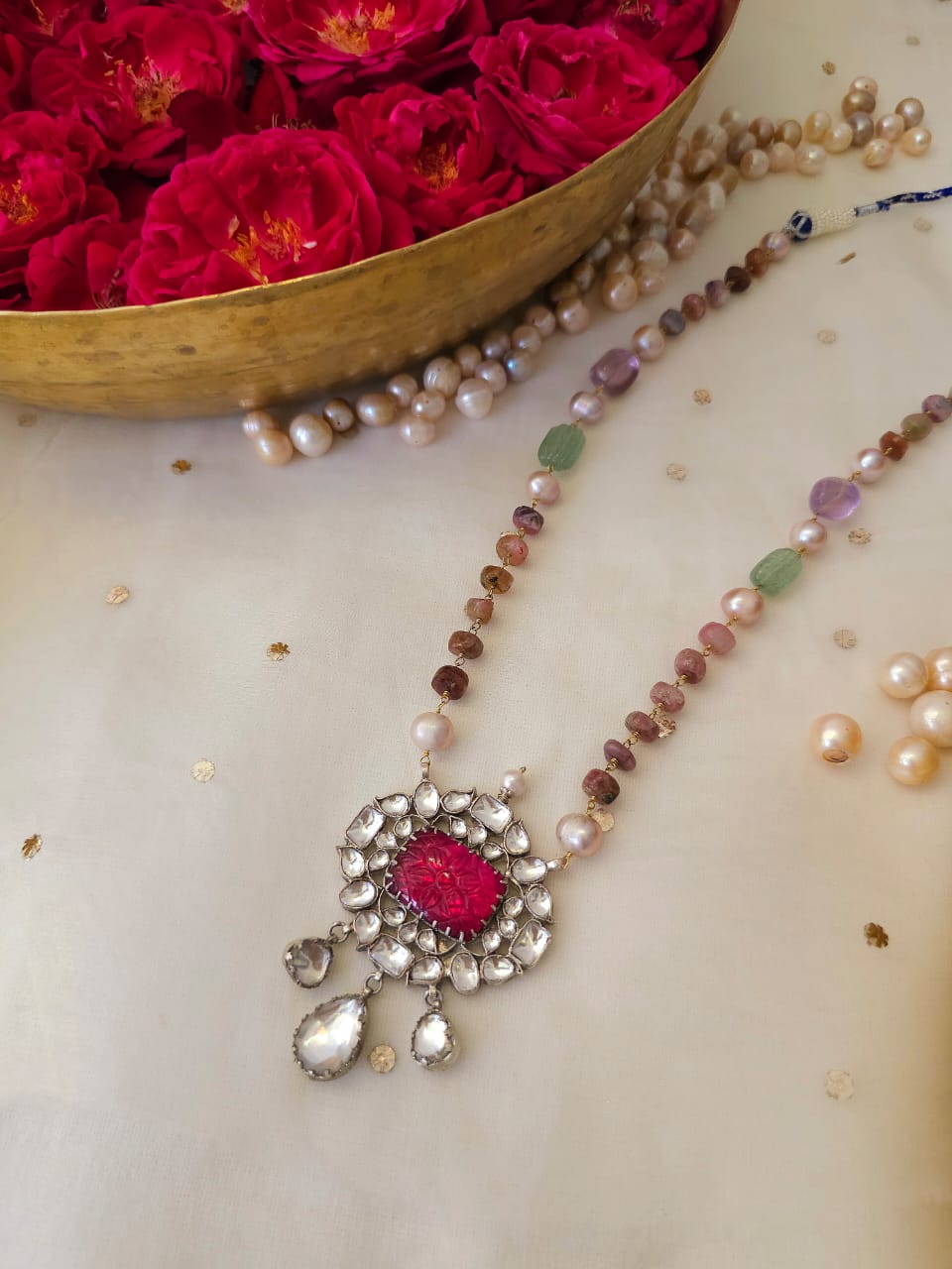 Jarul rococo necklace