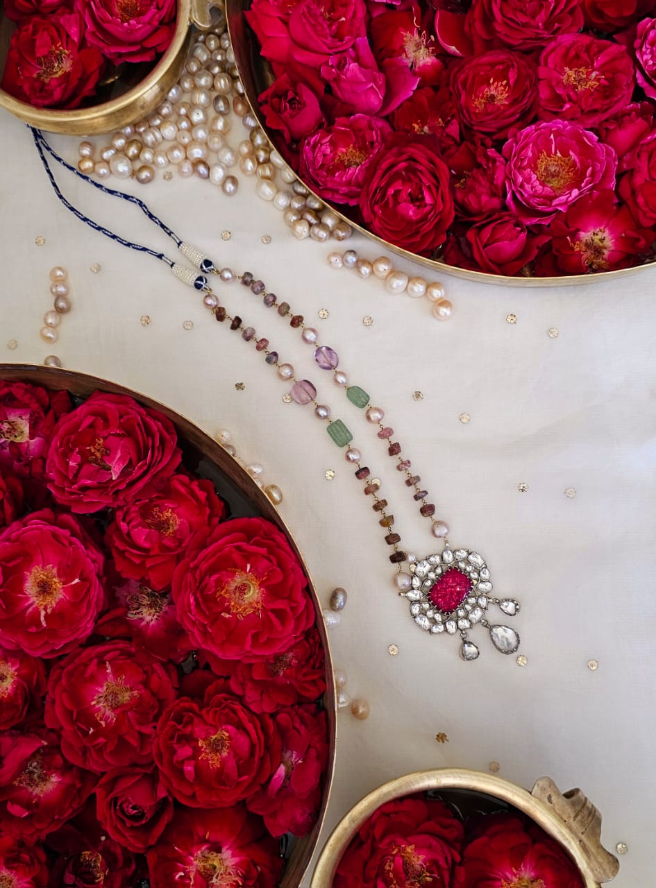 Jarul rococo necklace