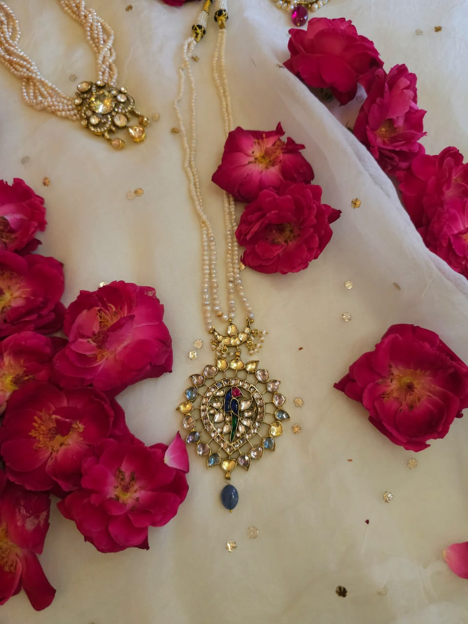 Queen Ayesha pearl necklace
