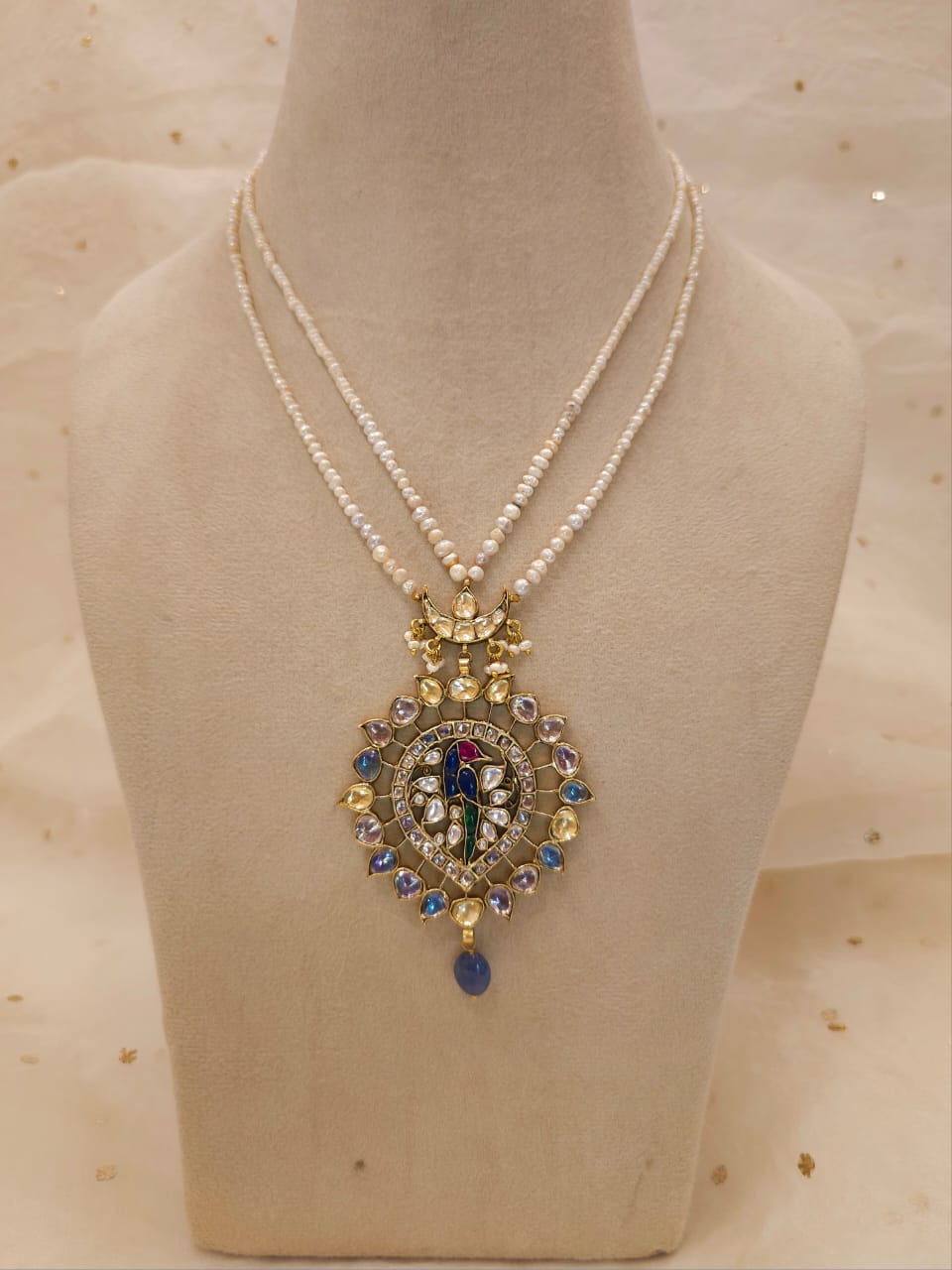 Queen Ayesha pearl necklace