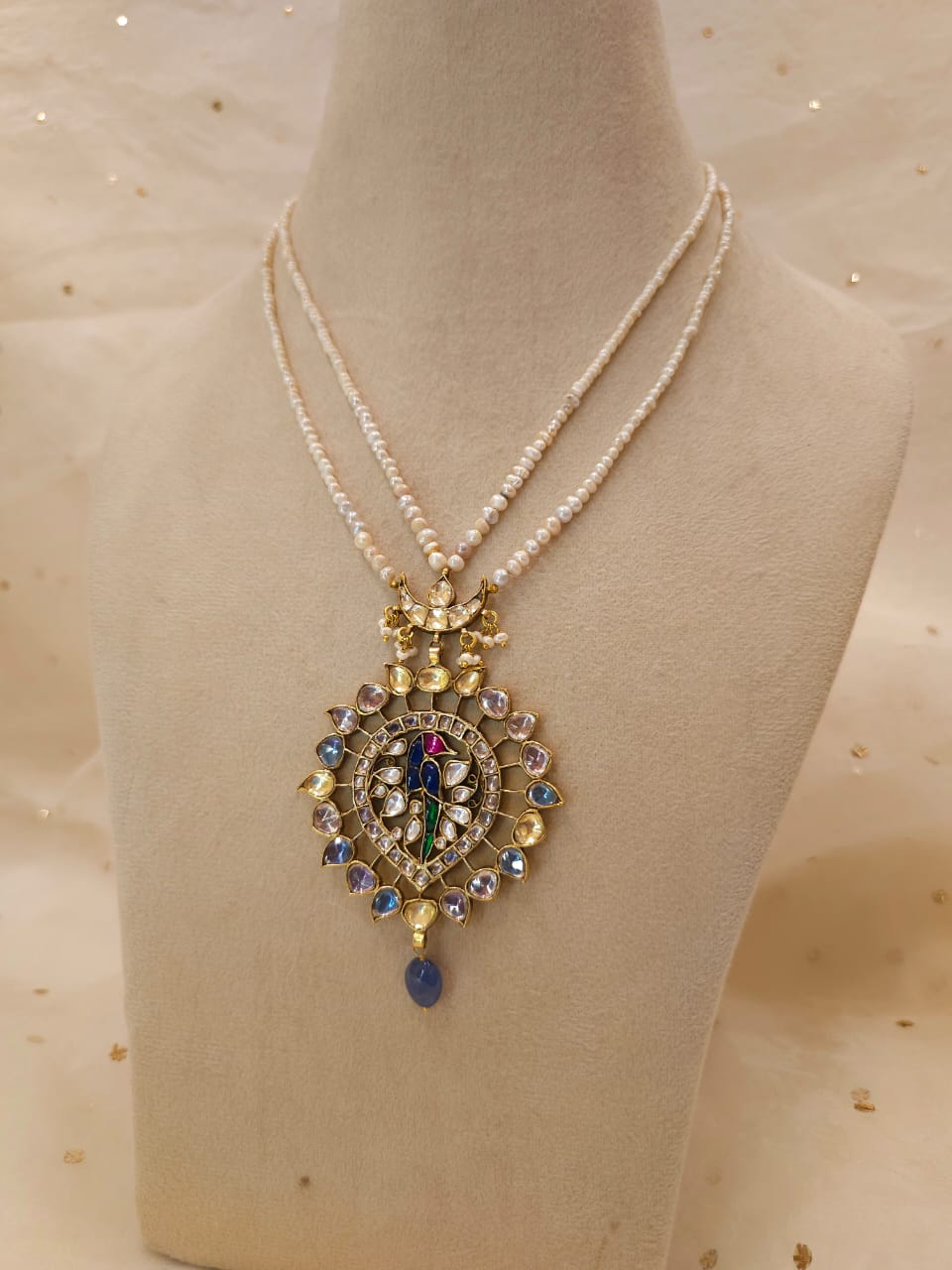 Queen Ayesha pearl necklace