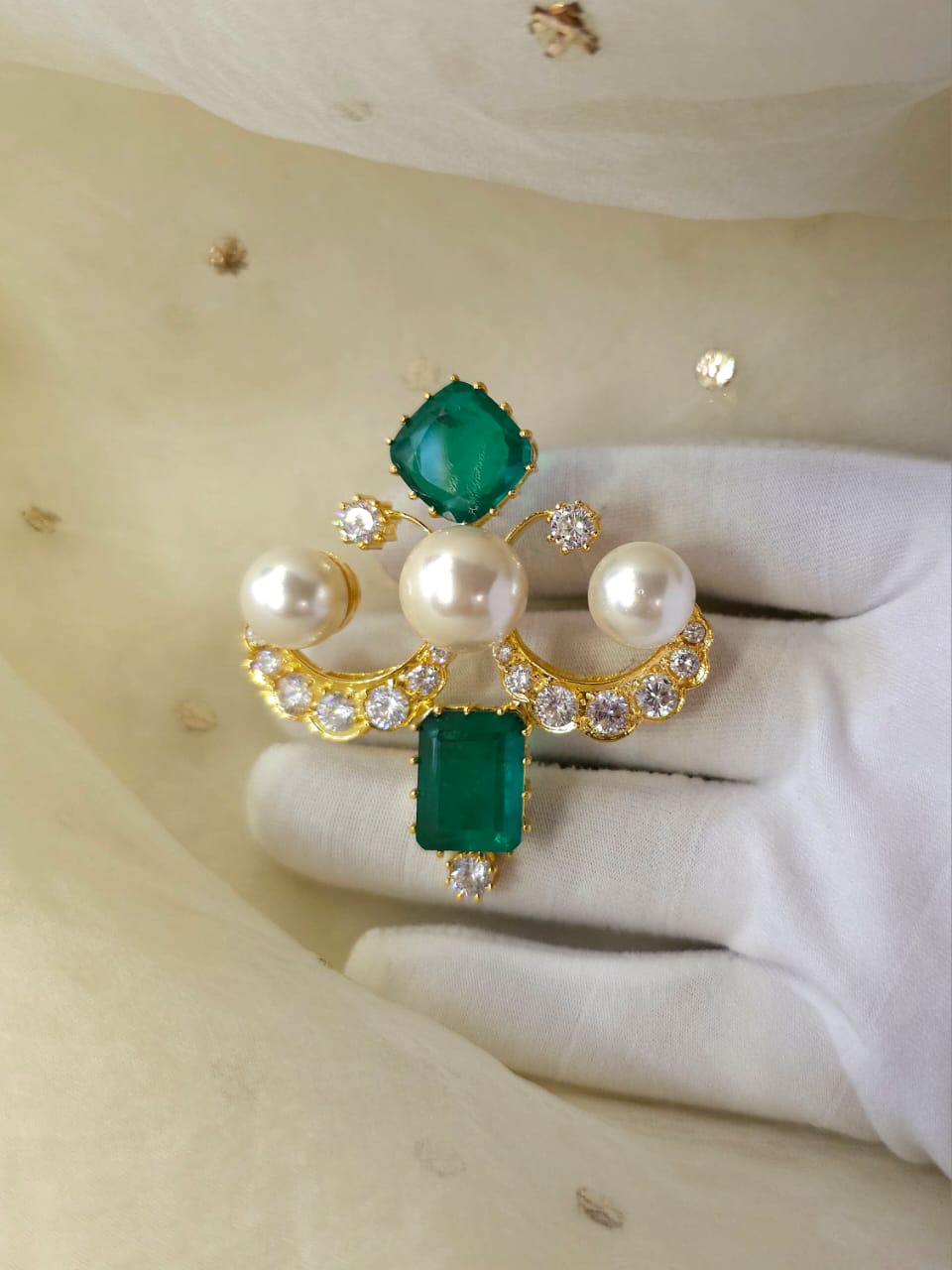 Edward brooch pendant