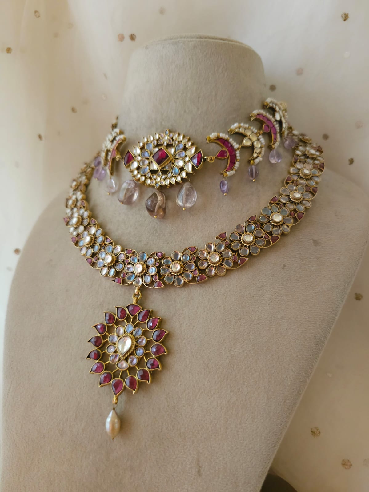 Har singaar rasa-yatra necklace