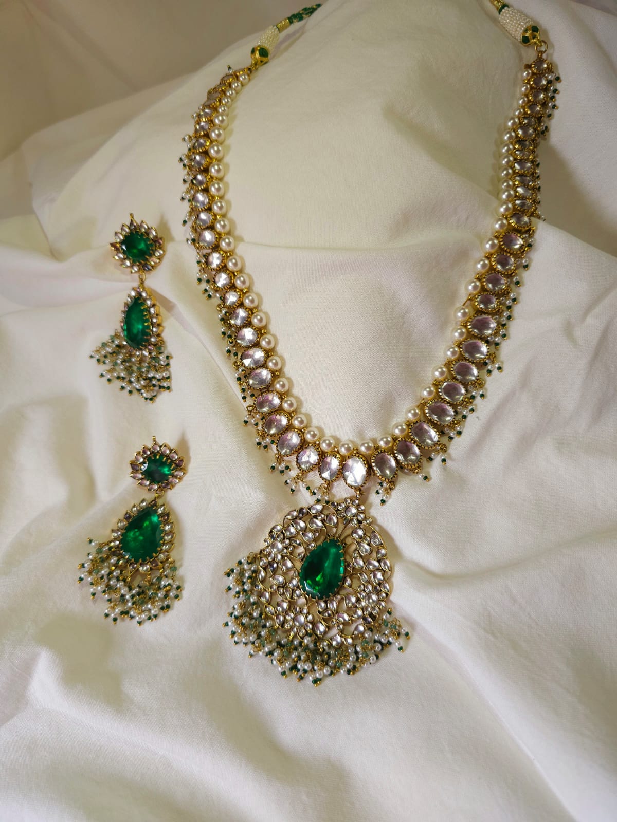 Sawai queen long earrings