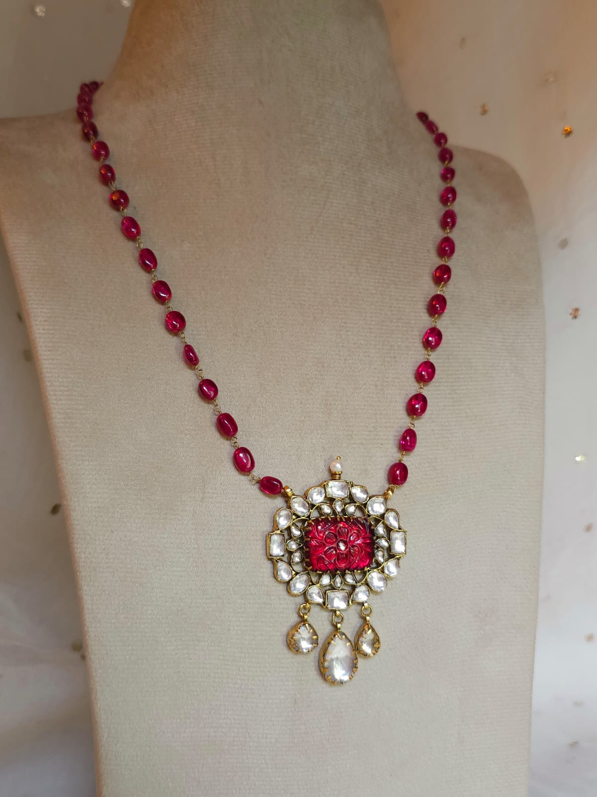 Jarul rococo spinel necklace