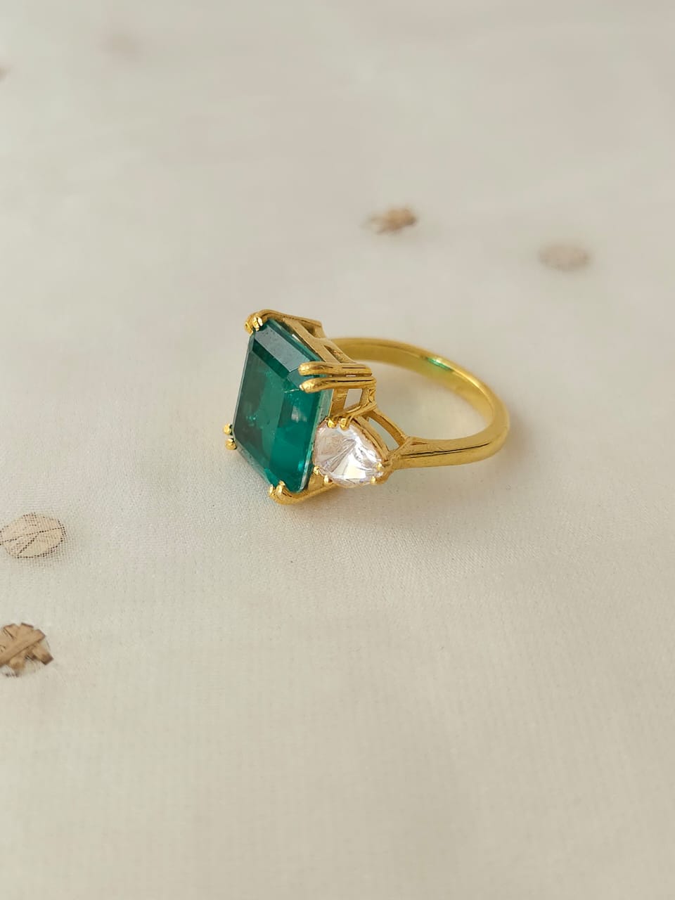 The green gate silver ring