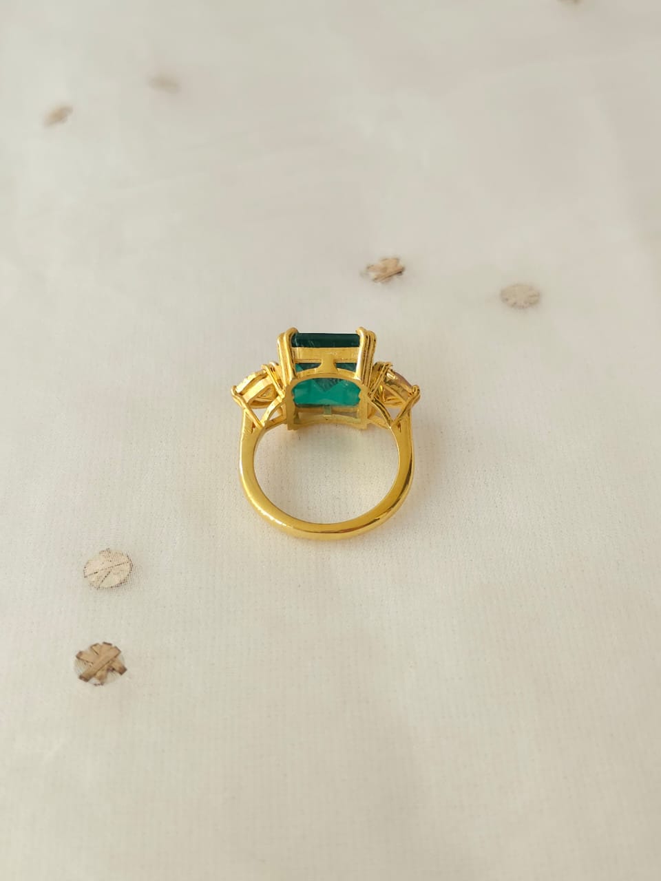 The green gate silver ring