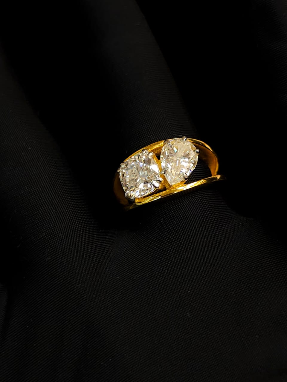 Toi Moi pear moissanite diamond ring