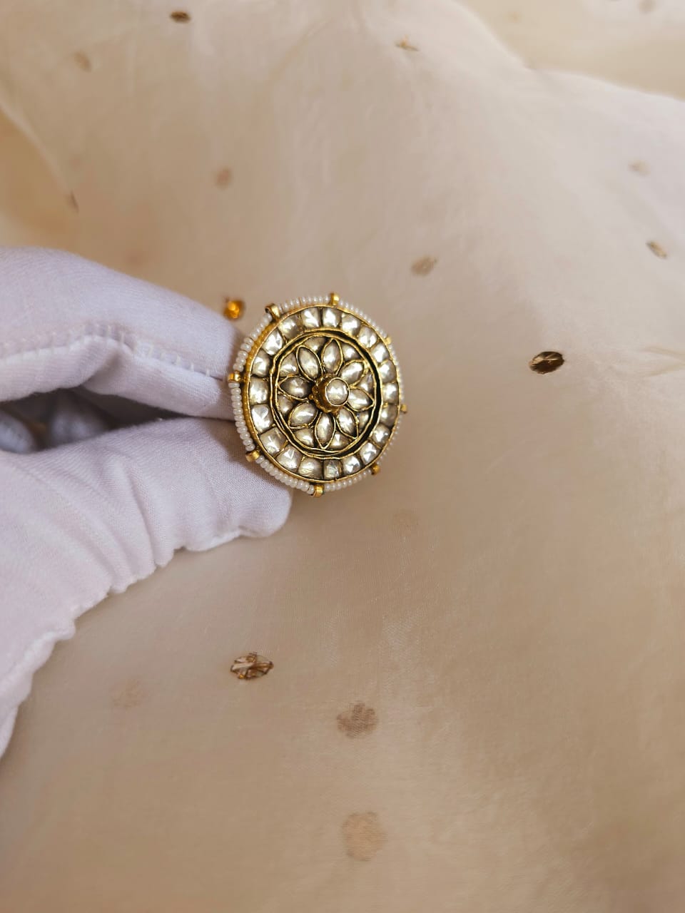 Round cocktail ring