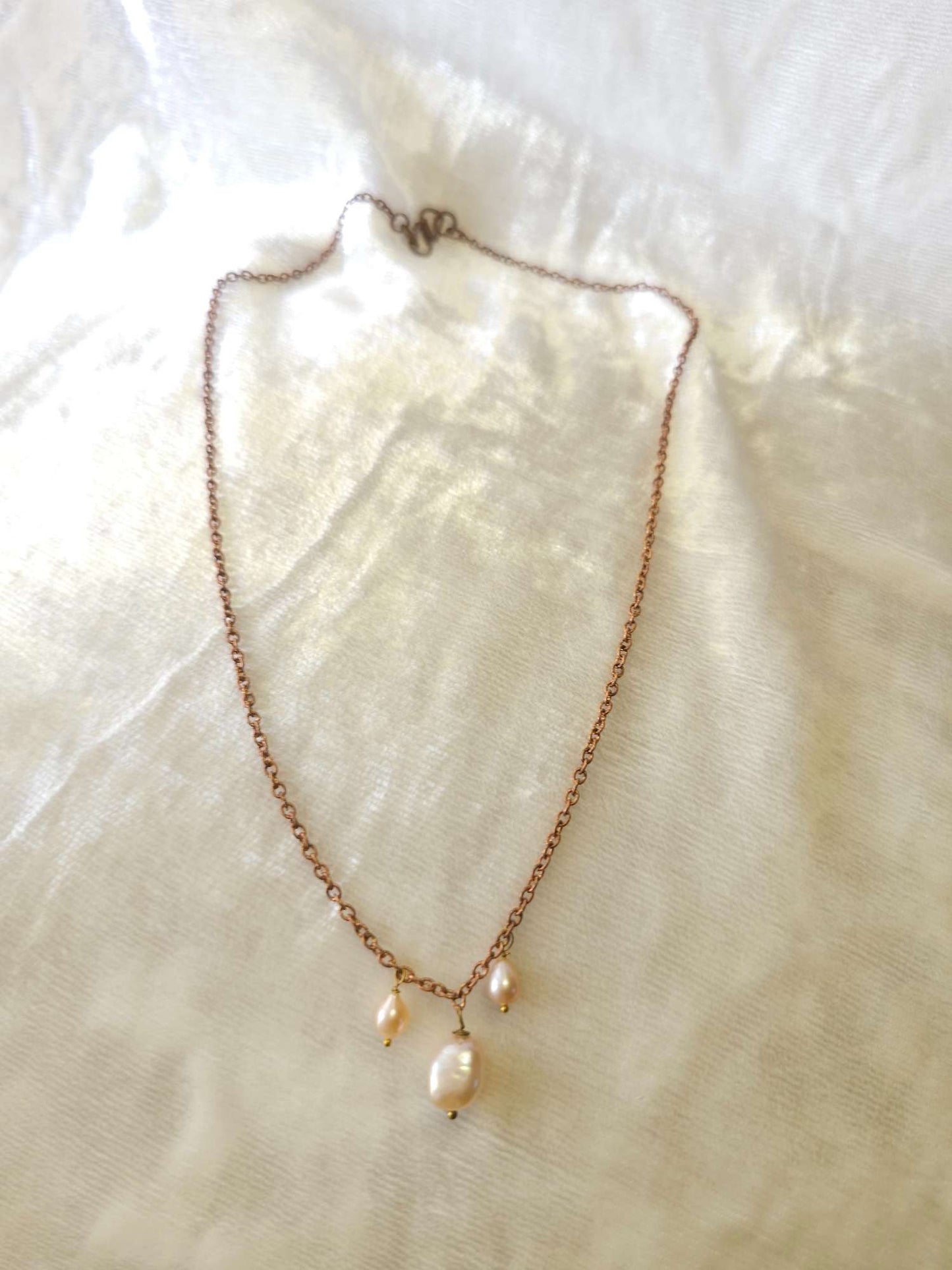 Three pearl chain necklace