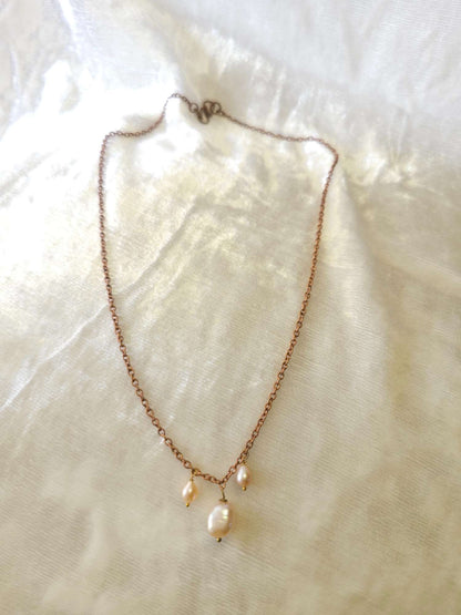 Three pearl chain necklace