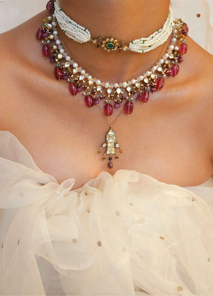 Agara apple necklace