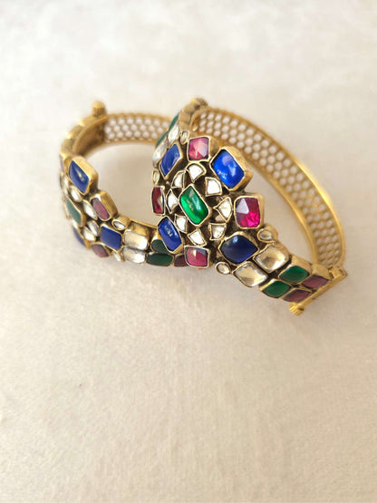 Tripolia antique oval bangle