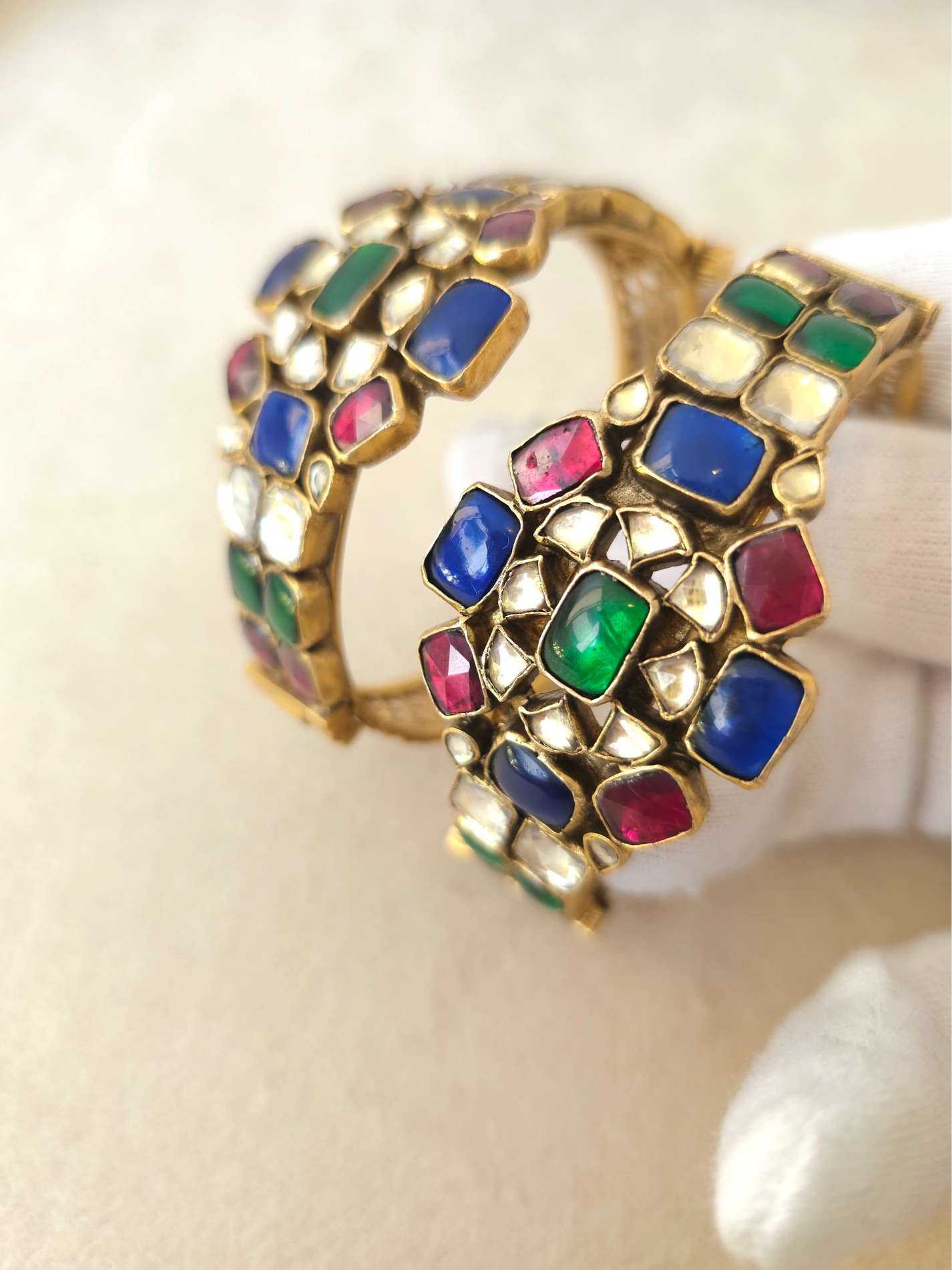 Tripolia antique oval bangle