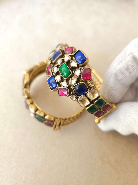 Tripolia antique oval bangle