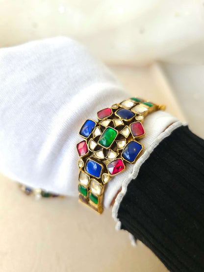 Tripolia antique oval bangle