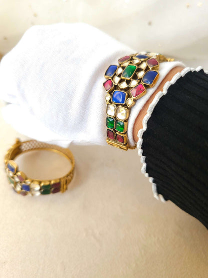 Tripolia antique oval bangle