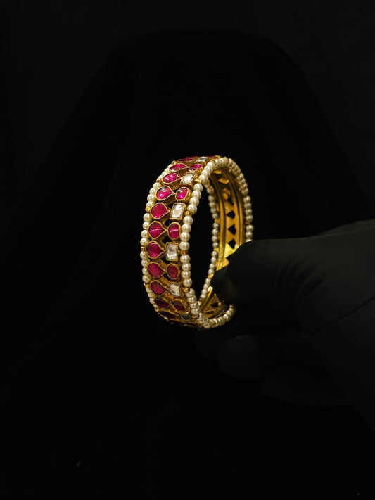 Manik-maya bangle