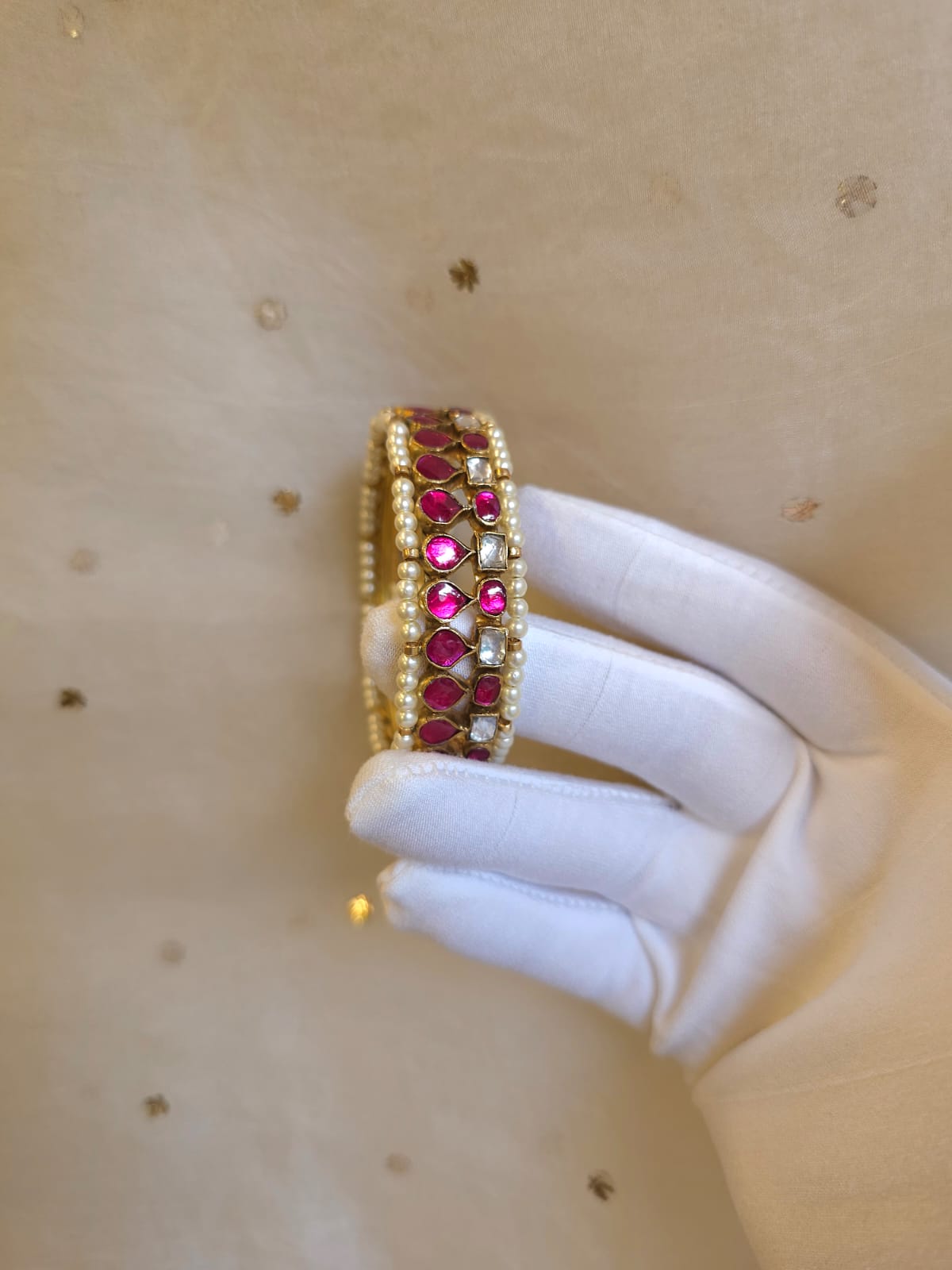 Manik-maya bangle