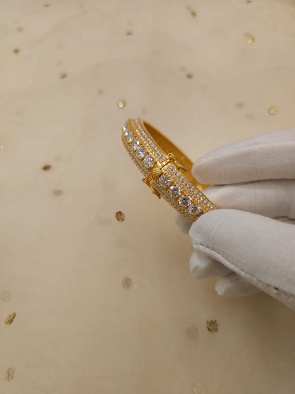 32 carats moissanite silver bangle