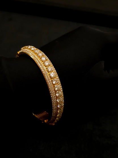 32 carats moissanite silver bangle