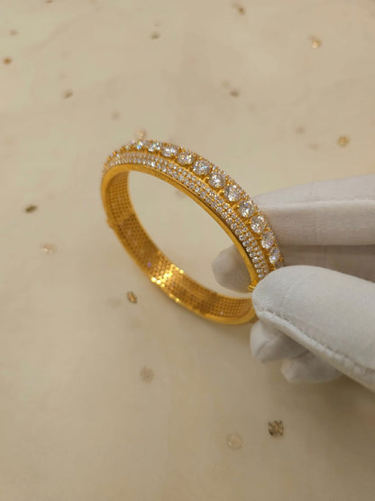32 carats moissanite silver bangle