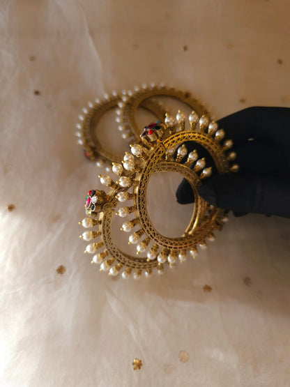 Gokhru pearl bangle