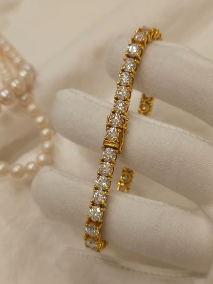 Seventeen carat moissanite bracelet
