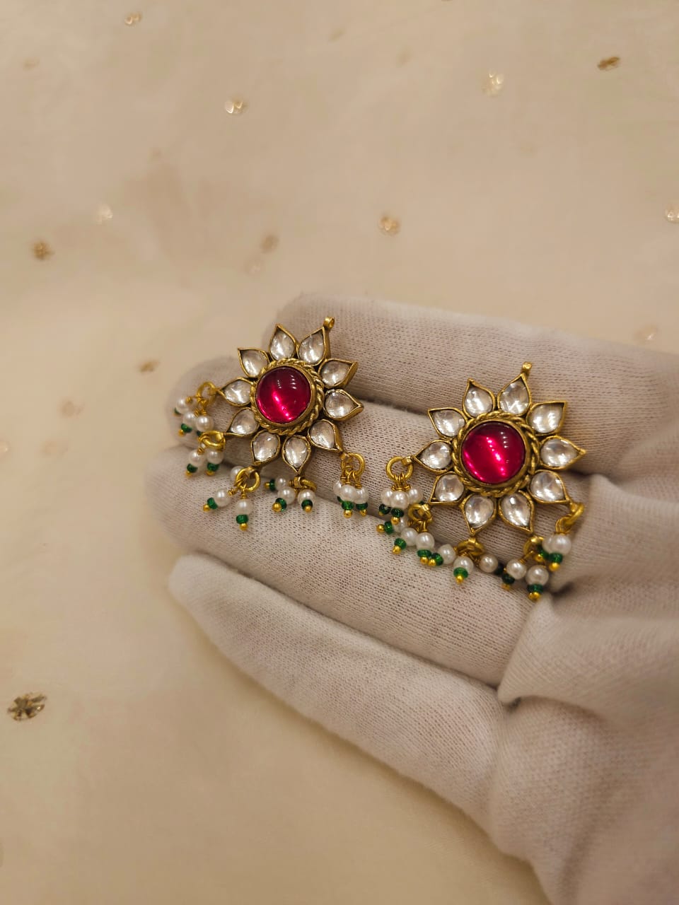 Manik-maya studs
