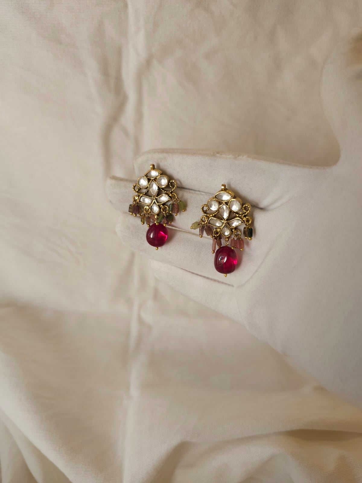 Ruh-kashmir spinel studs