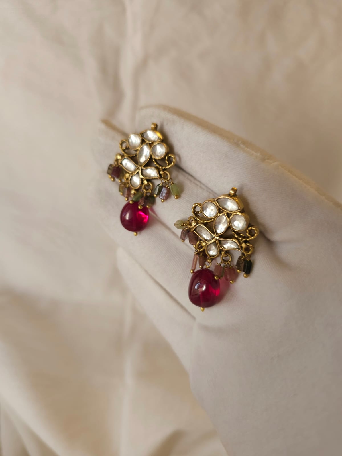 Ruh-kashmir spinel studs