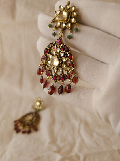 Pride of 19th century garnet earrings