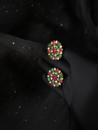 Holkar studs