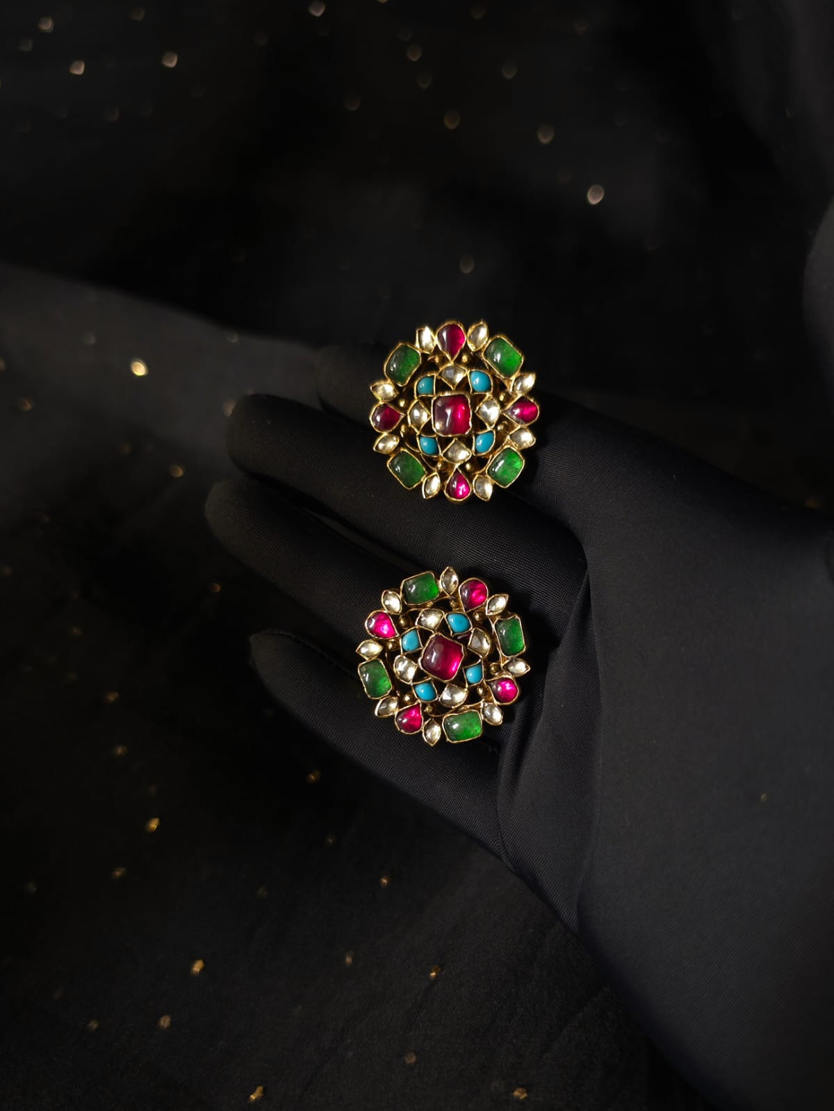 Holkar studs