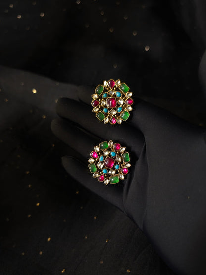 Holkar studs