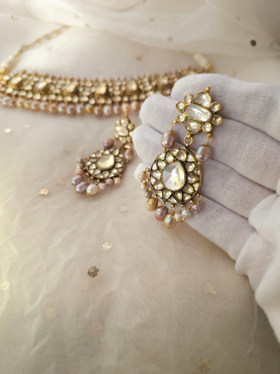 The galta gate alloy necklace set