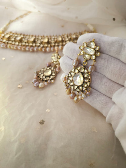 The galta gate alloy necklace set