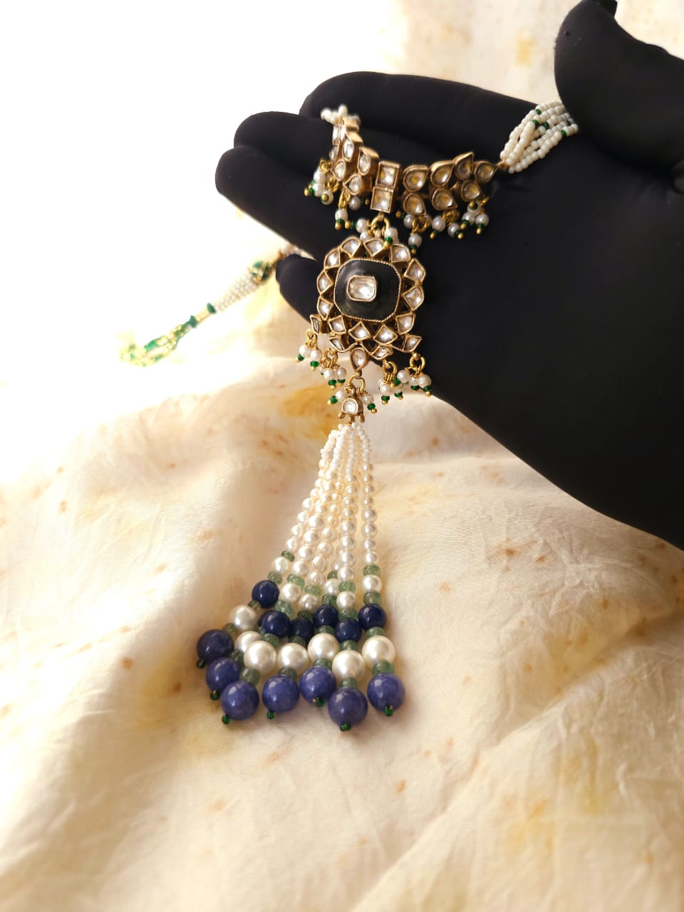 Dark flirty tassel necklace