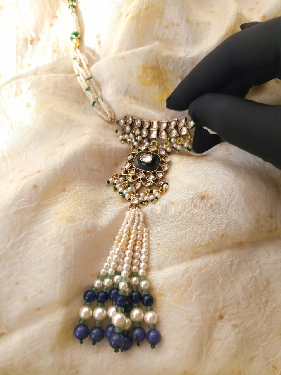 Dark flirty tassel necklace