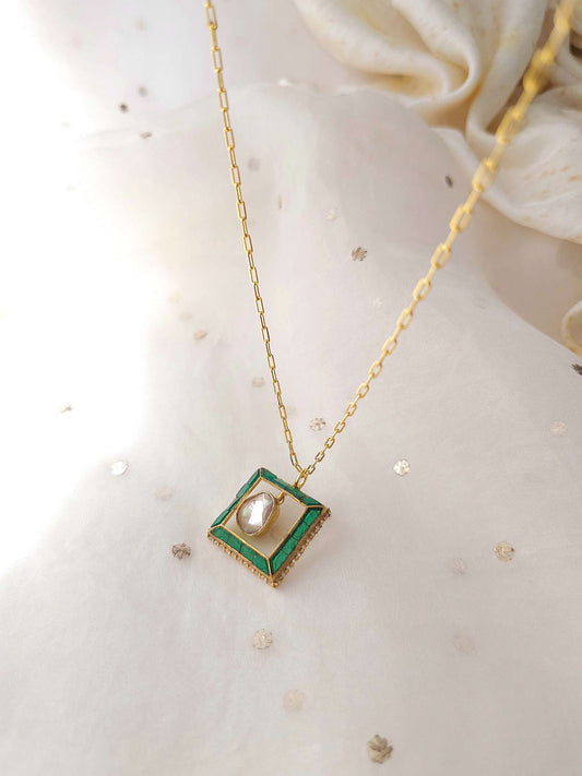 The third gate chain necklace