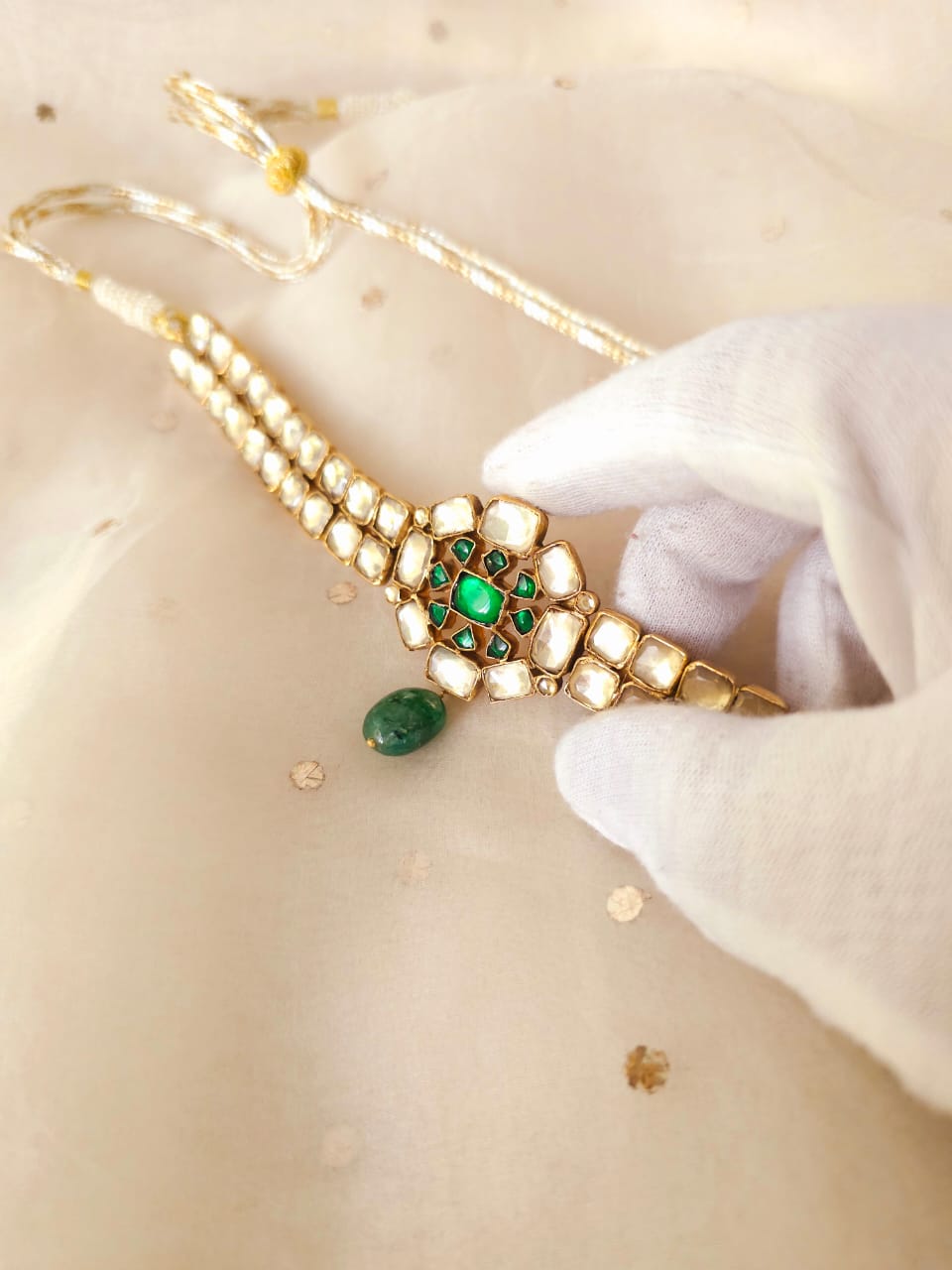 The green gate choker