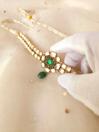 The green gate choker