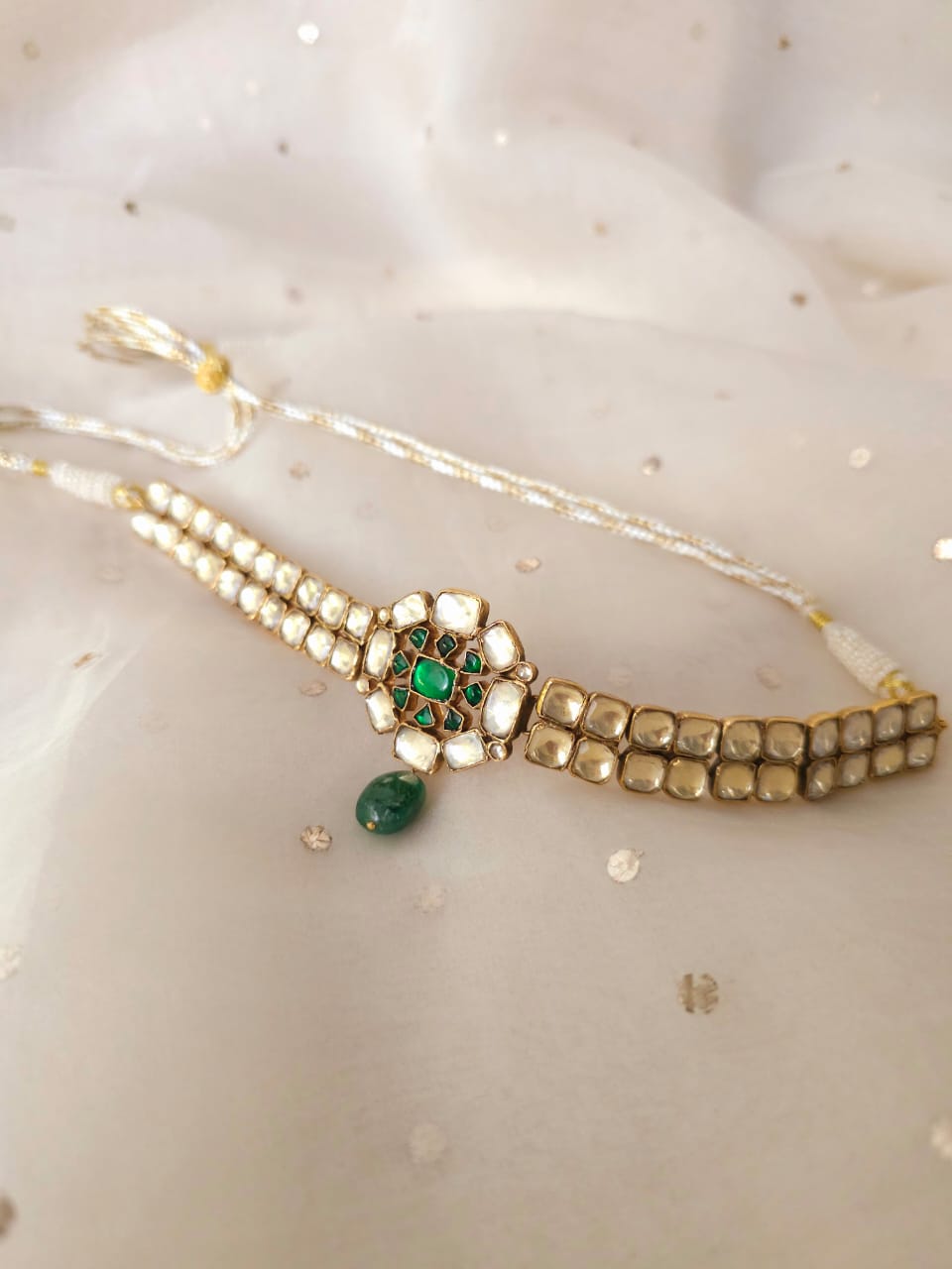 The green gate choker